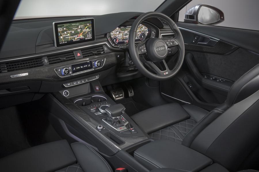 Интерьер Audi S4 Sedan (B9) 2017 года  (UK) (фото 3 из 7)